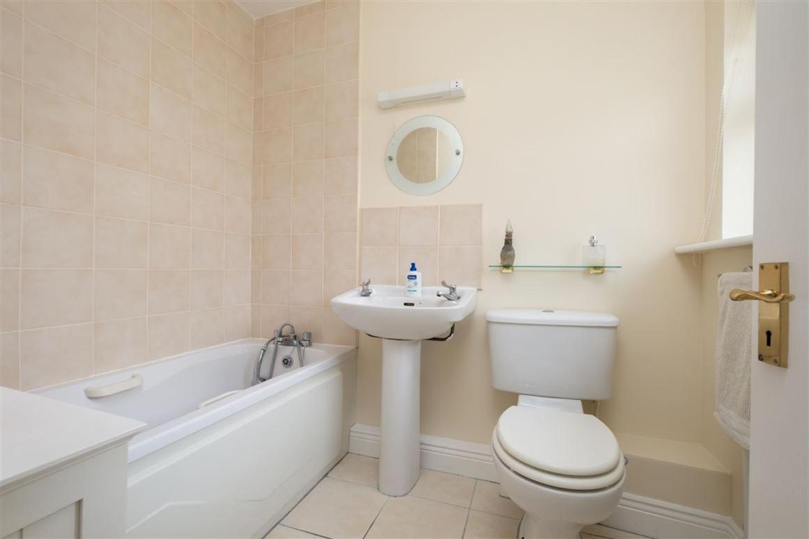 2 Cosy Bedrooms In A 3 Bed Home Tyrrelstown Exterior photo
